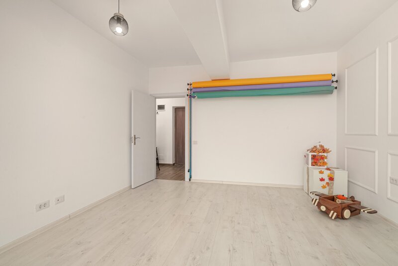 Parcul Teilor, Titan garsoniera