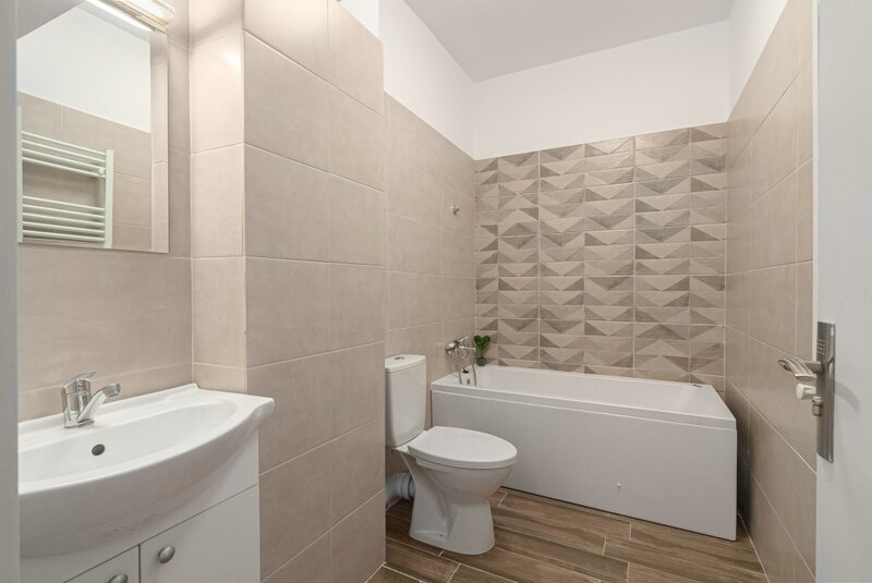 Parcul Teilor, Titan garsoniera