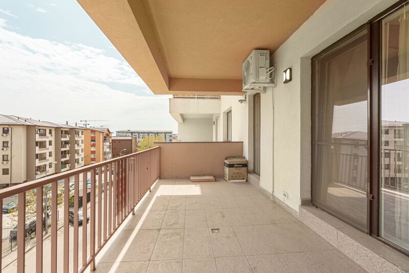 Parcul Teilor, Titan garsoniera